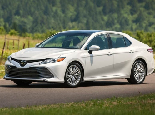 Toyota Camry đời cũ 'xả hàng', giảm giá gần 80 triệu đồng